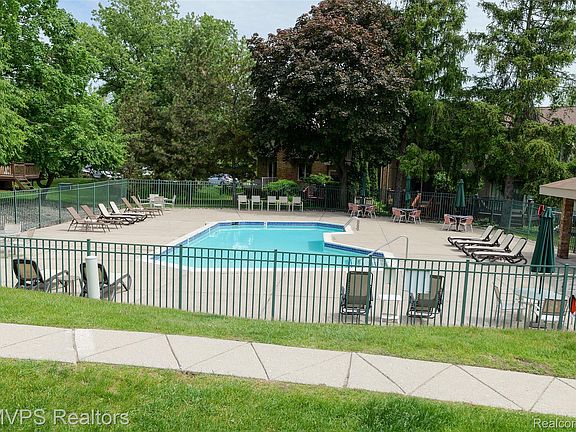 5th image of 804 S Oak Brook Ridge Dr #149