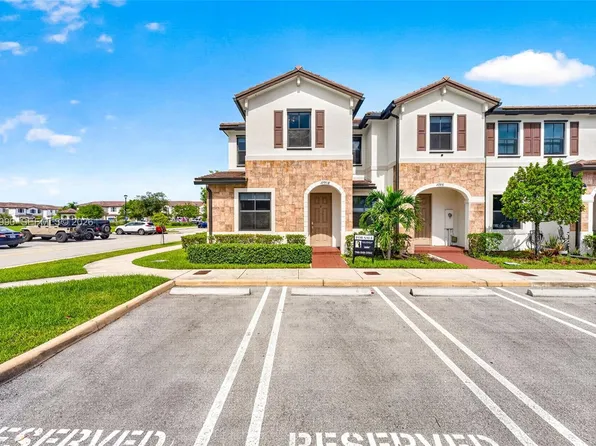 10908 W 32nd Ln, Hialeah, FL 33018