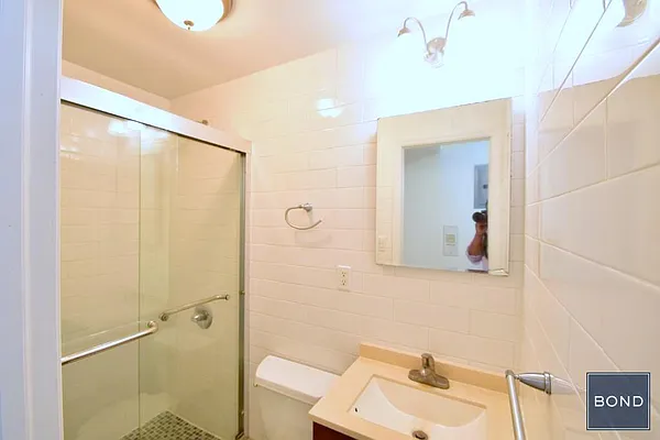 Rented by Bond New York | media 4