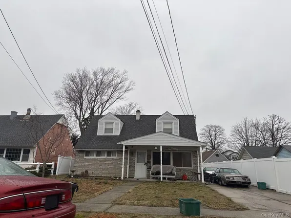 2 Quay Court, East Rockaway, NY 11518