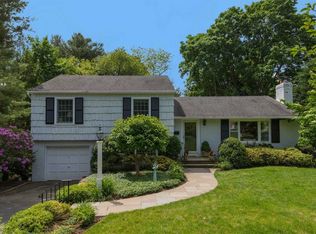 7 Wood Ln, Locust Valley, NY 11560