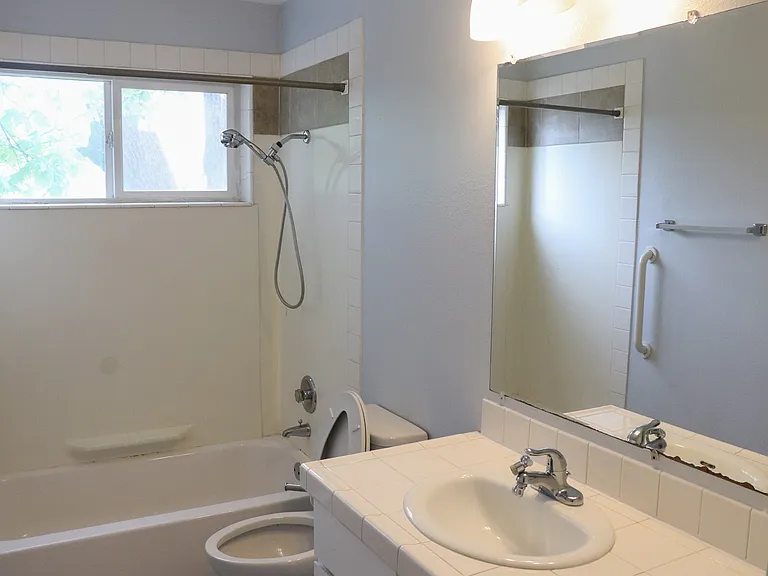302 S McLoughlin Blvd #306 — Photo 7