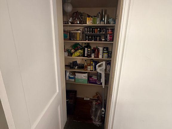 5th image of 1929 Chestnut St APT 2R