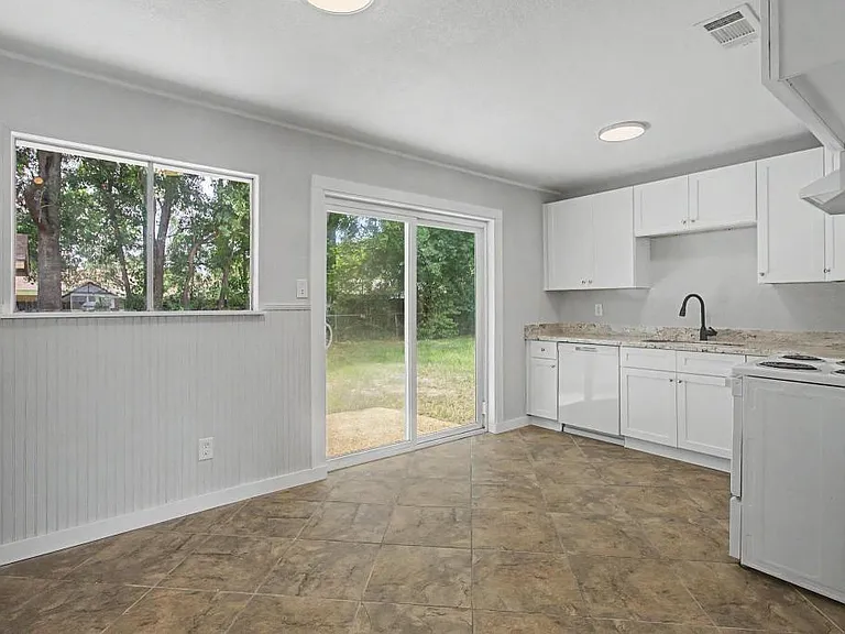 108 Phylis Dr — Photo 7