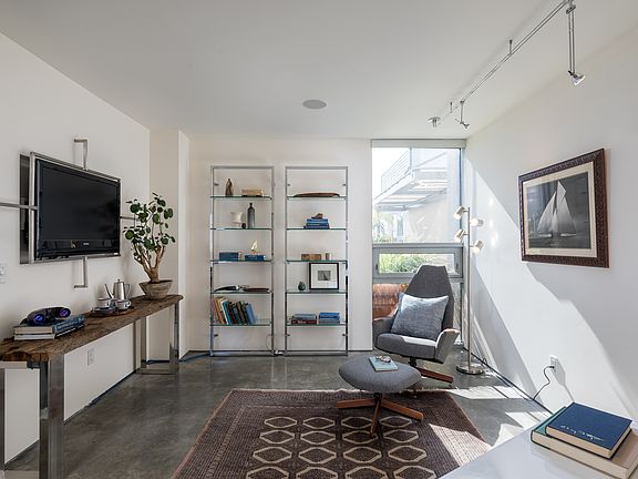 3rd image of 115 W 4th St #Penthouse 4