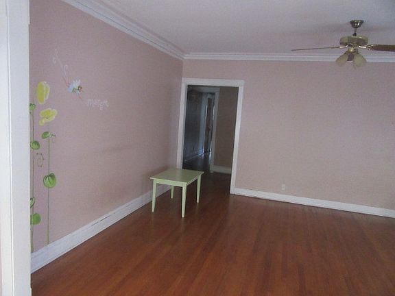 5th image of 6818 N Lakewood Ave #1