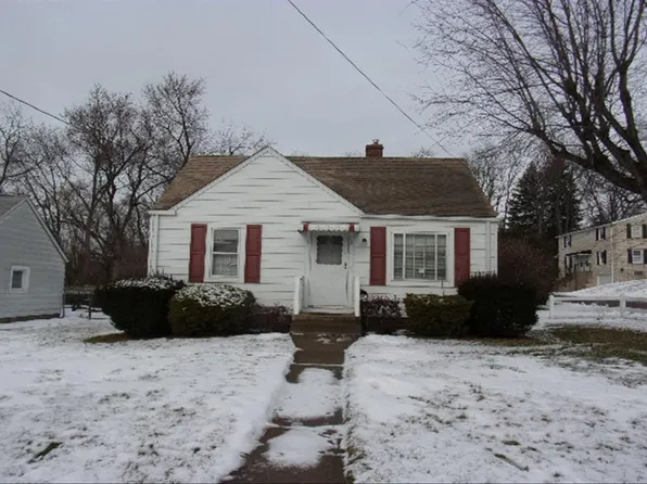 805 17th St NE, Canton, OH 44714