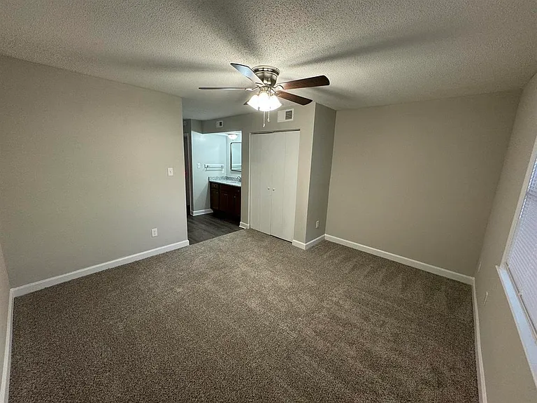 Avery Close Condominiums — Photo 56