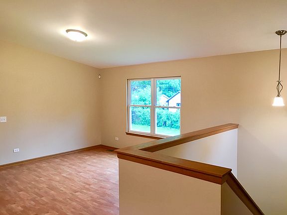 3rd image of 220 Bellevue Dr