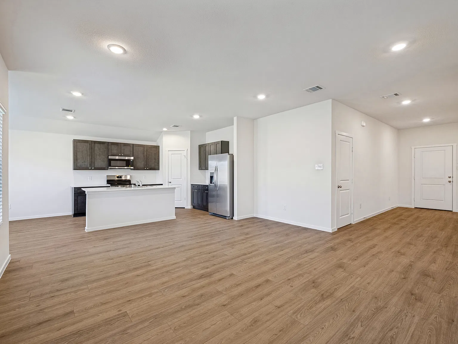 4 bed, 1872 sqft, $1,995 — Photo 2