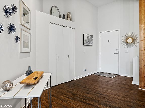 3rd image of 811 W Aldine Ave APT 6N