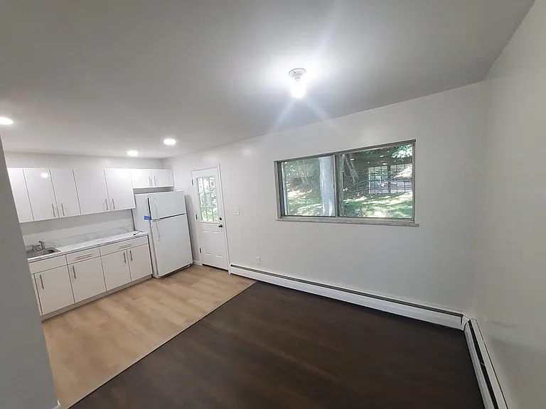 17 Hickory St — Photo 2