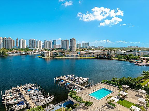 2nd image of 18061 Biscayne Boulevard #1503