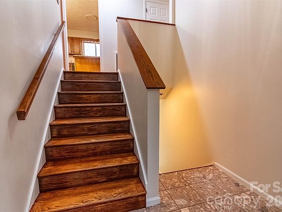5th image of 120 Breckenridge Ct