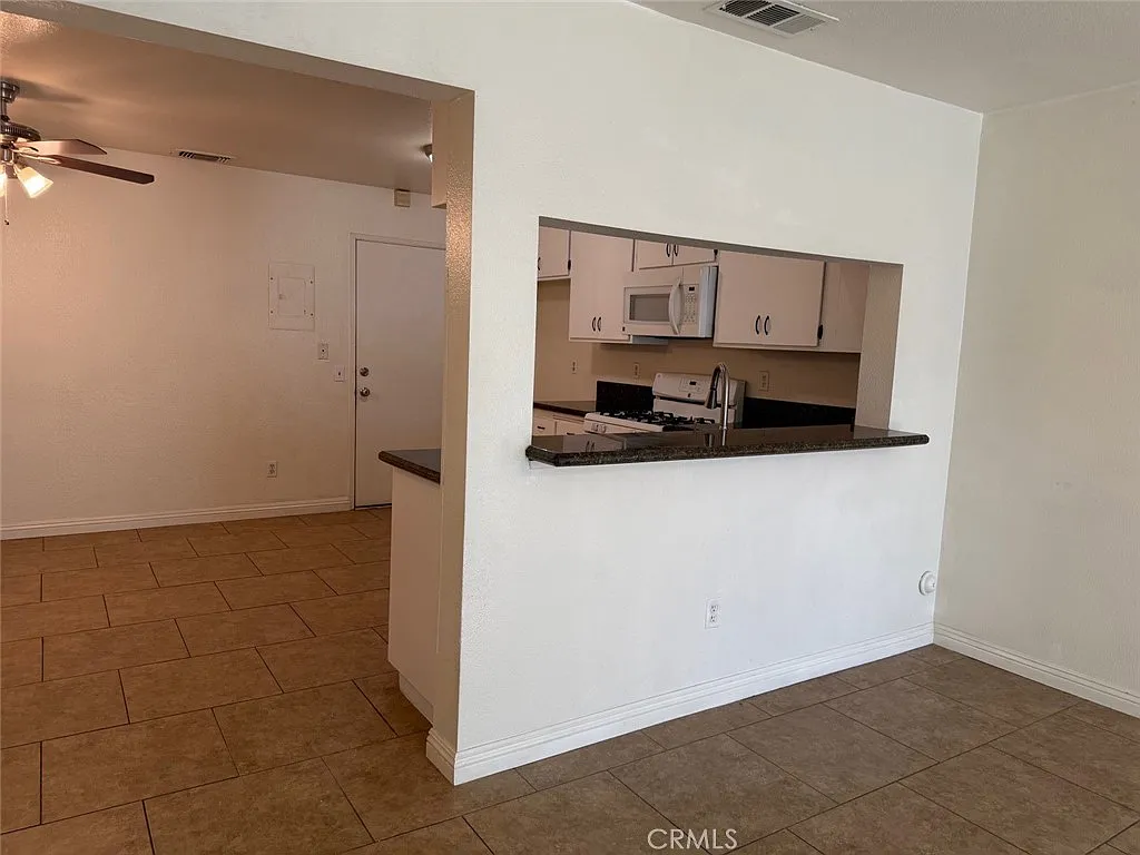 2 bed, 1.5 bath, 1045 sqft, $2,650 — Photo 4