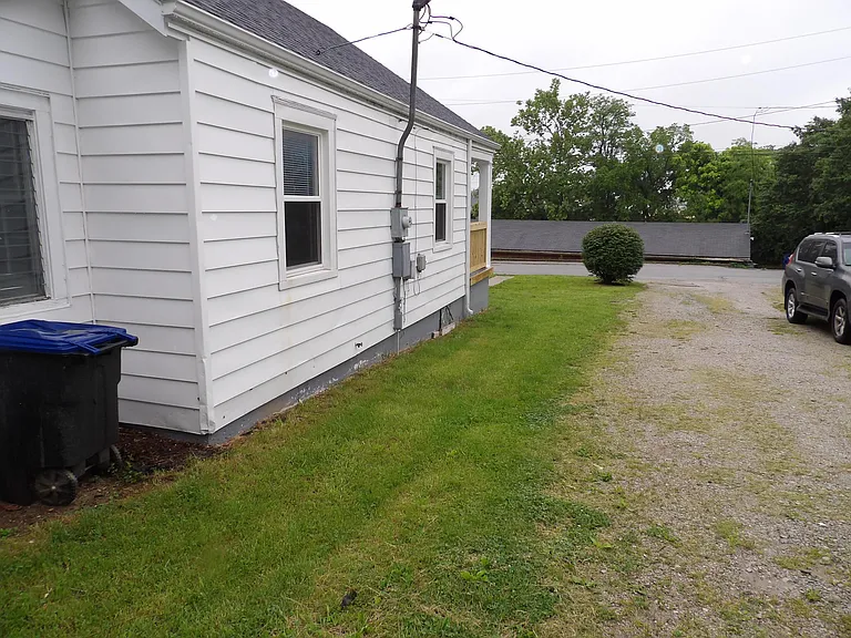 109 Allnutt Dr — Photo 45