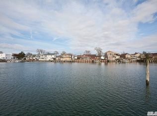 43 Prospect St, Freeport, NY 11520