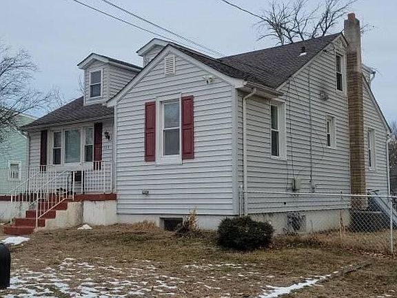3rd image of 124 Albemarle Ave