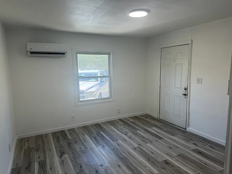 400 S Lake St #1 — Photo 2