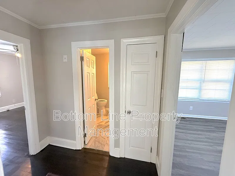 3 bed, 1.0 bath, 900 sqft, $1,400 — Photo 4