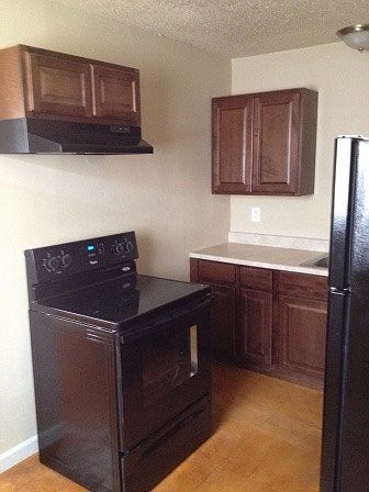 1st image of 923 S 15th St
