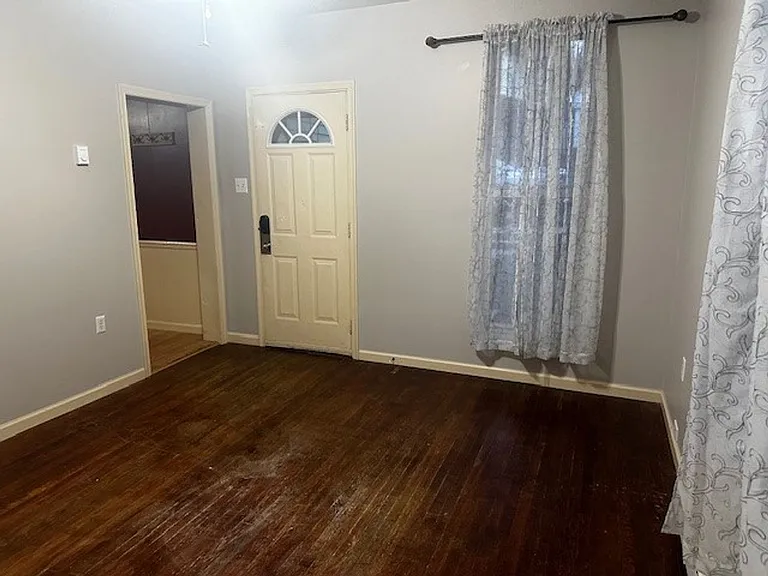 50 Lincoln Ave — Photo 3