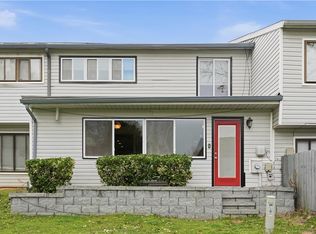 538 Country Greens Dr, Jonesboro, GA 30238