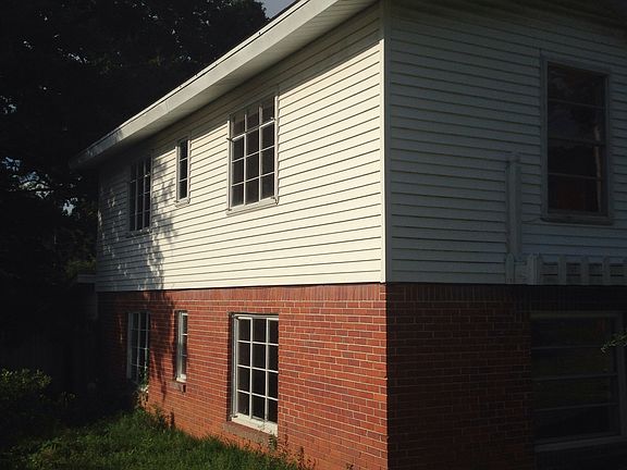 2nd image of 7210 Esther St