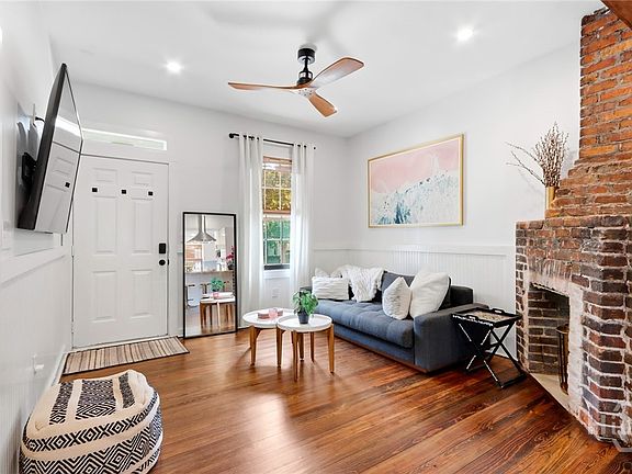 3rd image of 534 E Charlton Street