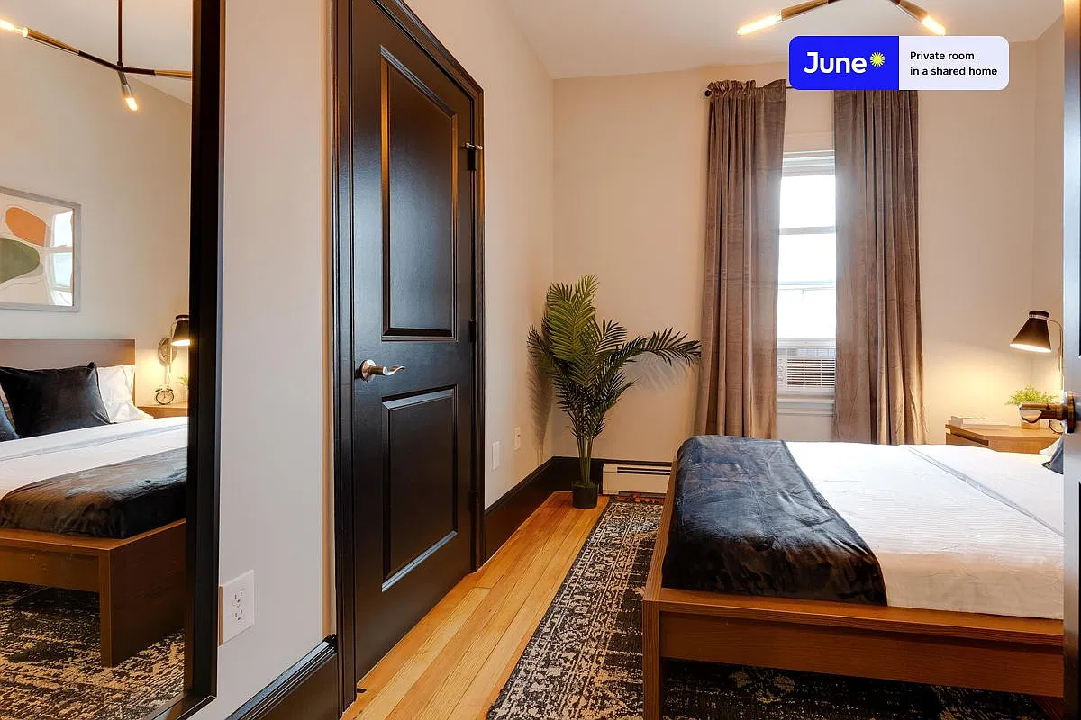 Full bedroom in 4 bed/1.5 bath home in South Boston #194 3D — Photo 3