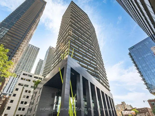 125 Peter St #906, Toronto, ON M5V 0M2
