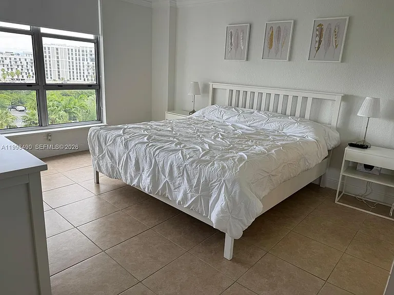 3600 Mystic Pointe Dr #910 — Photo 16