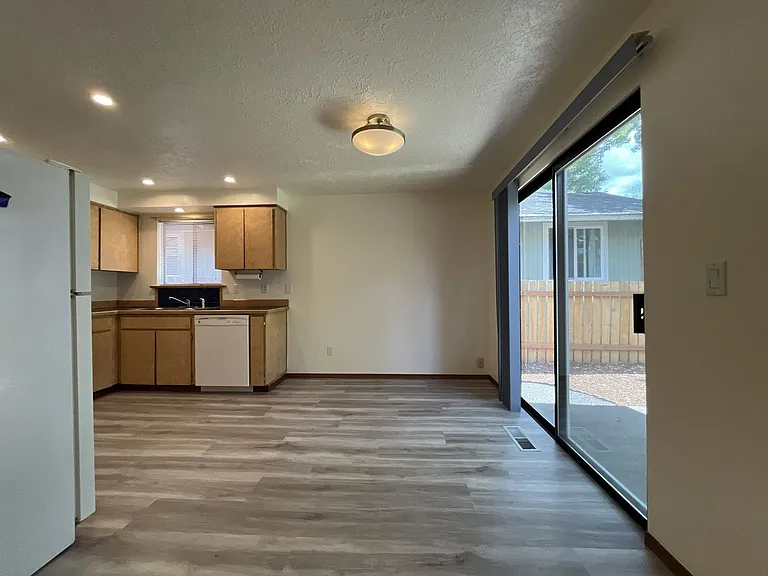 4825 SW Marigold St — Photo 13