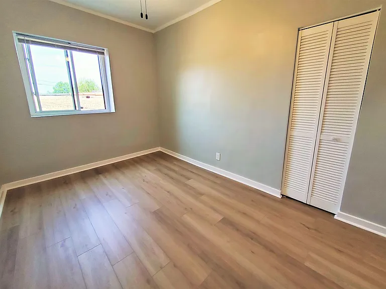 2064 W Hutchinson St #3 — Photo 12