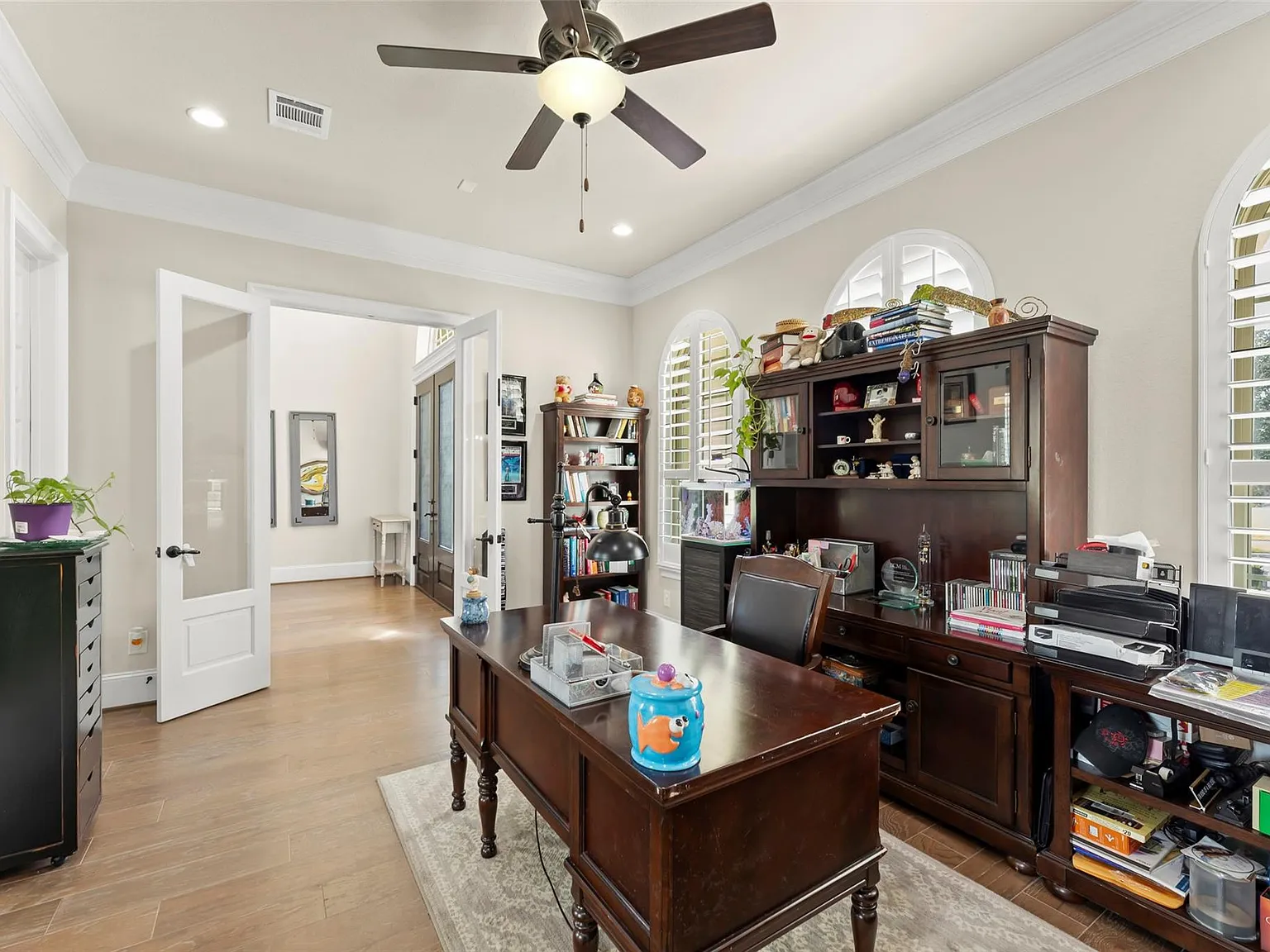 5 bed, 5.5 bath, 5631 sqft, $6,500 — Photo 3