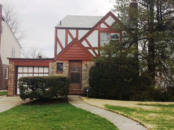 8521 215th St, Queens, NY 11427