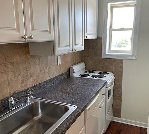 5th image of 19056 Old Detroit Rd #21