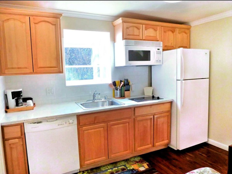 2nd image of 18235 Main St