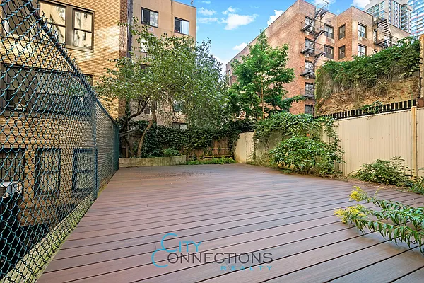 Rented by City Connections Realty | media 6