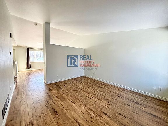 3rd image of 4620 E Bennington Ave