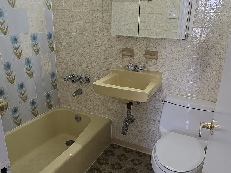 111 W 75th St #4R — Photo 8