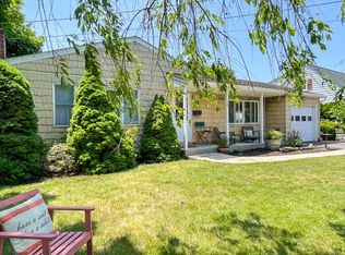 395 Sunset Ln, Greenport, NY 11944