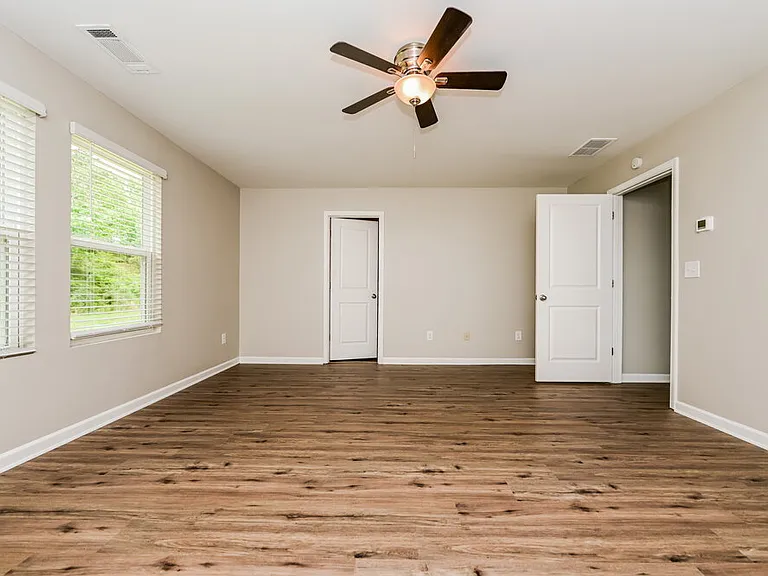 1083 Coldwater Dr — Photo 9