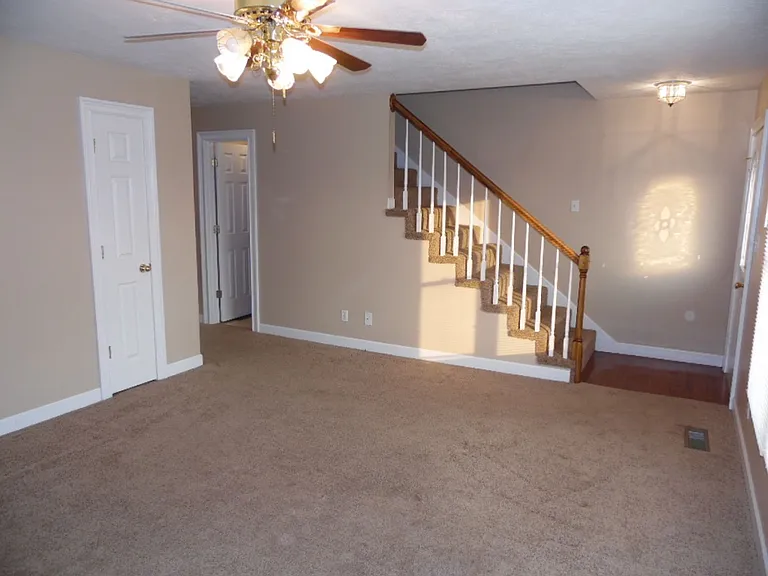 422 Old Salem Rd — Photo 1