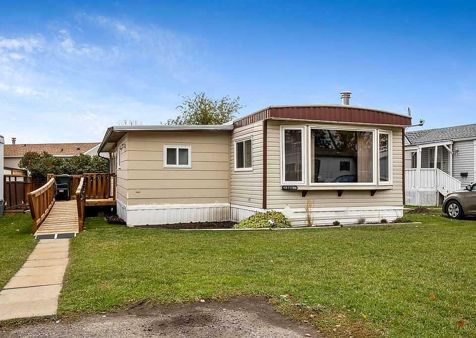1st image of 106 Home Bay SE
