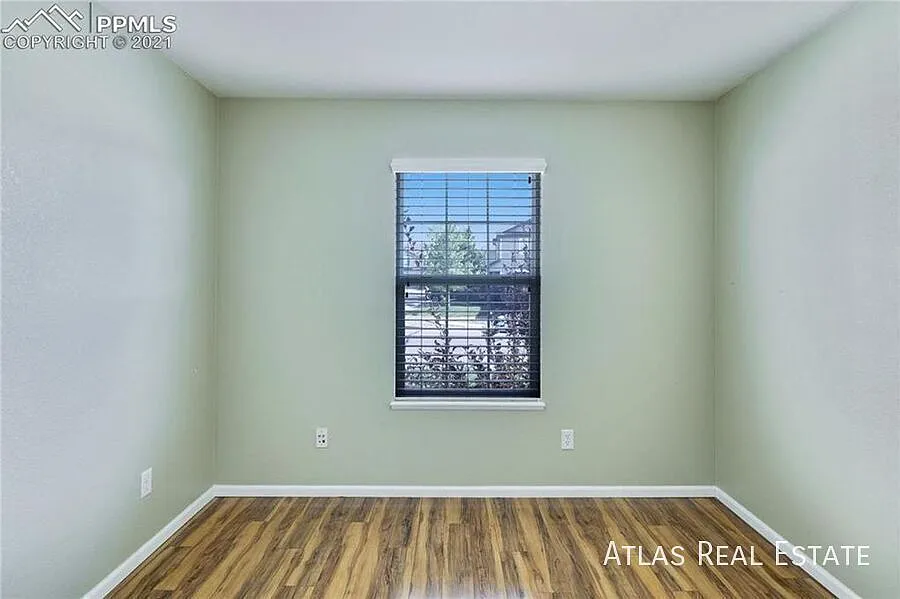 Beautiful single-family home in Falcons Nest! Available Late-October — Photo 3