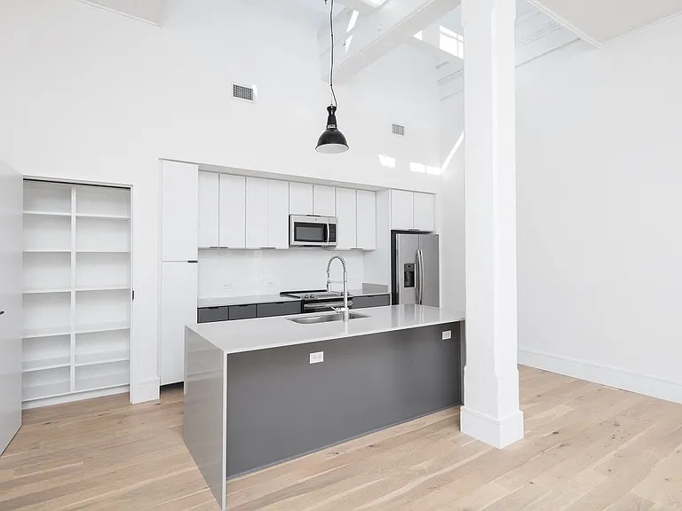 510 Julia St — Photo 77