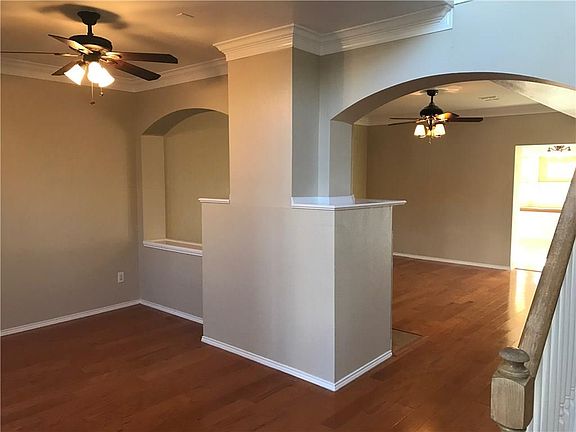 3rd image of 11381 Creekwood Dr