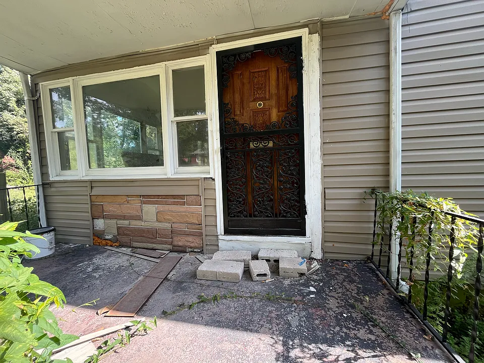 3129 Converse Ave