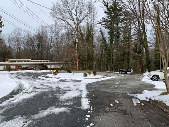 Exterior Neighborhood (street photo)